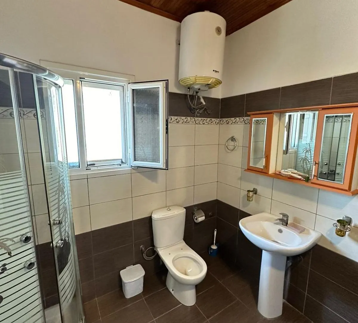Apartments Berti Sarandë